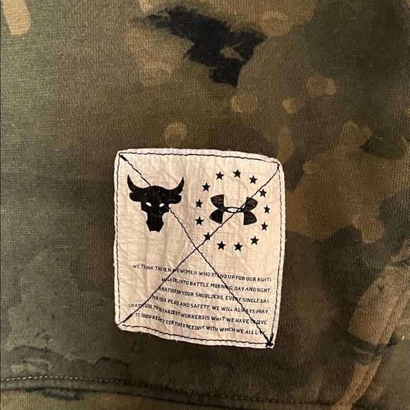 Under Armour Project Rock USA Camo Loose Fit Pullover Sweatshirt Women’s XL - Picture 4 of 11